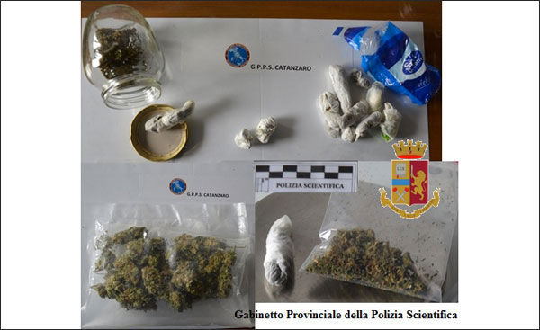 Spacciava in un parco frequentato da studenti a Catanzaro, arrestato 19enne