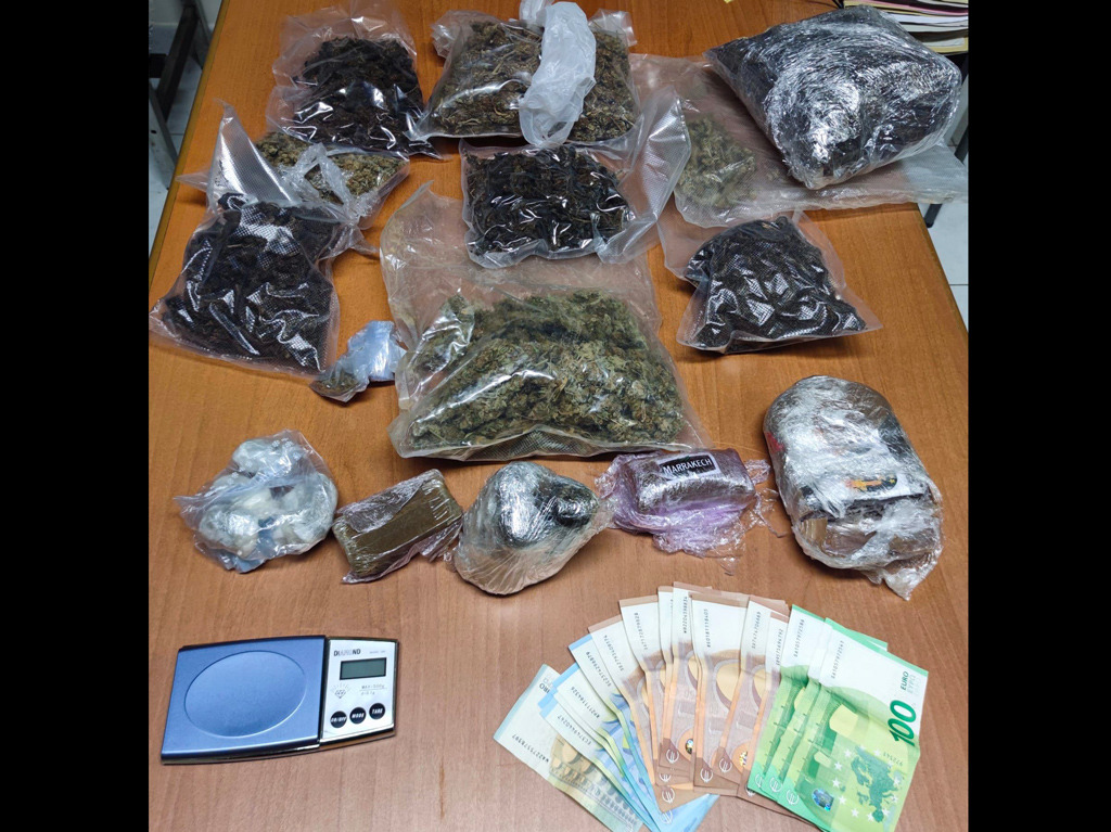 Nascondeva droga in magazzino a Catanzaro, arrestato 23enne