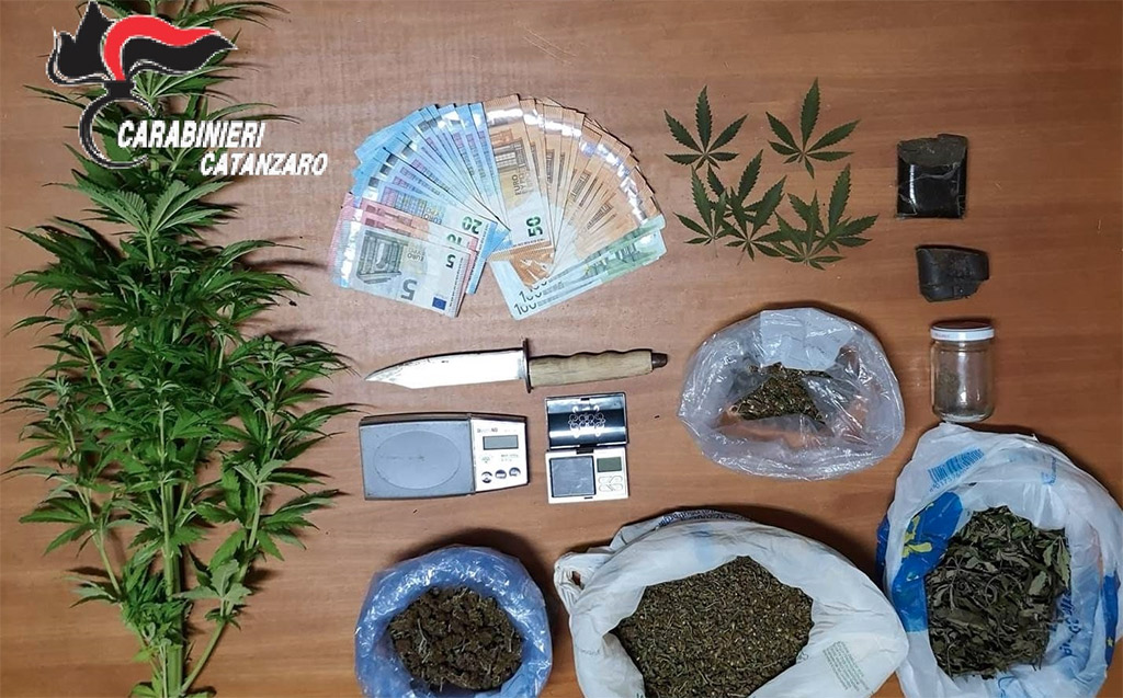 Sorpreso con droga in casa, arrestato 32enne nel catanzarese