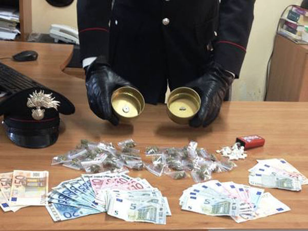 Calabria: Nascondevano 300 gr di droga in magazzino e casa, tre arresti 
