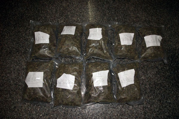 Calabria: In auto con 5 kg di marijuana, arrestato 