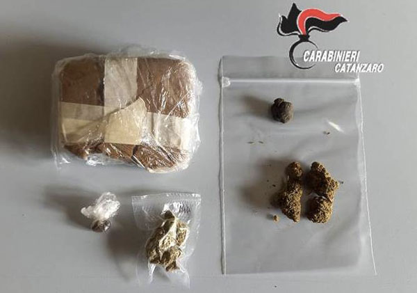 Detenzione ai fini di spaccio, 1 arresto e una denuncia a Caraffa di Catanzaro