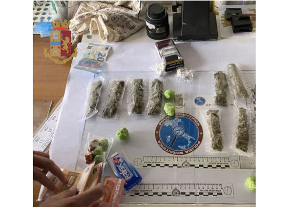 Era in possesso di marijuana, hashish e cocaina: arrestato 34enne a Catanzaro