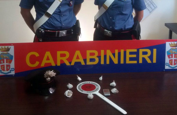 Nascondeva droga nei vestiti, arrestata 48enne a Crotone  