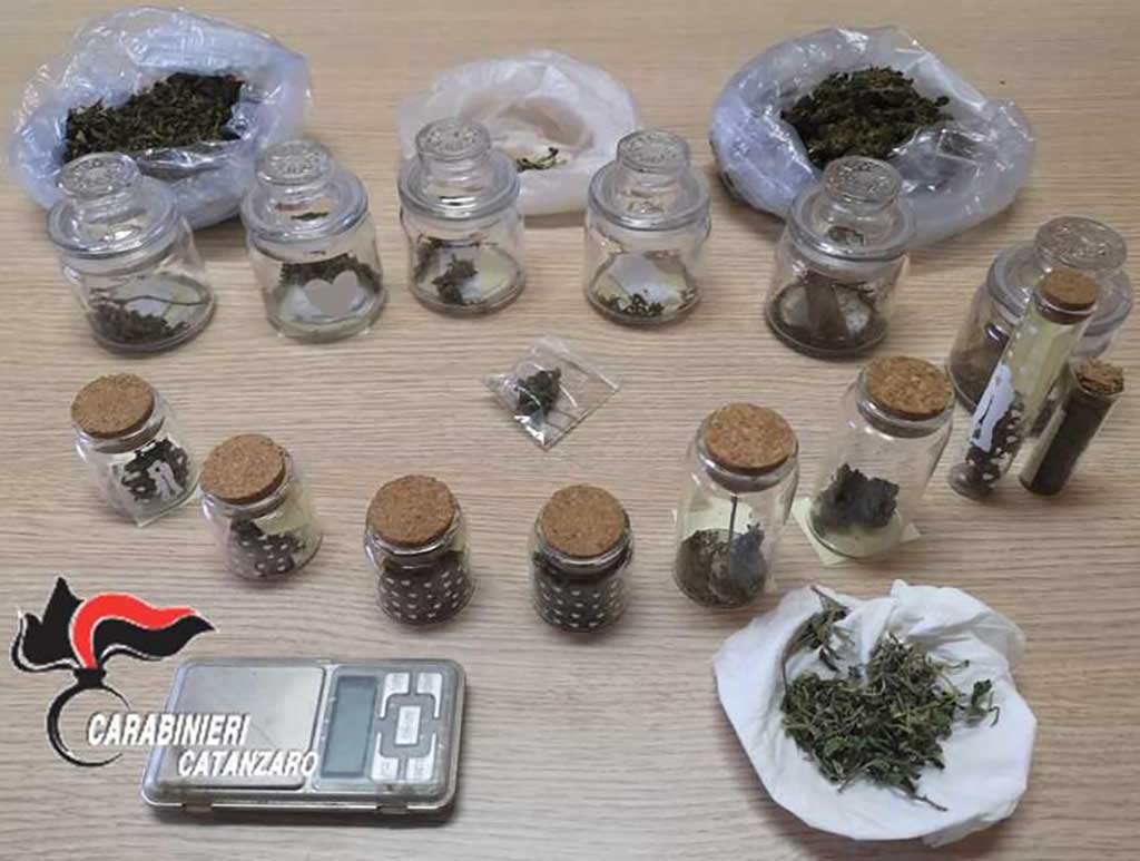 Detenzione e spaccio di stupefacenti, arrestato 27enne a Curinga 