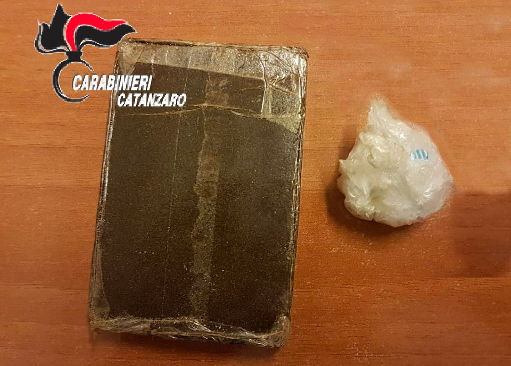 Scoperto deposito di droga nel catanzarese, trovate hashish e cocaina