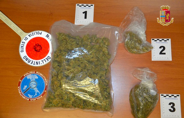 Nascondeva droga sotto il gubbino fingendo di essere incinta, arrestata 23enne a Catanzaro
