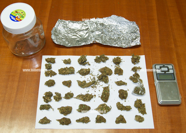Calabria: Arrestato 20enne per droga nel crotonese 