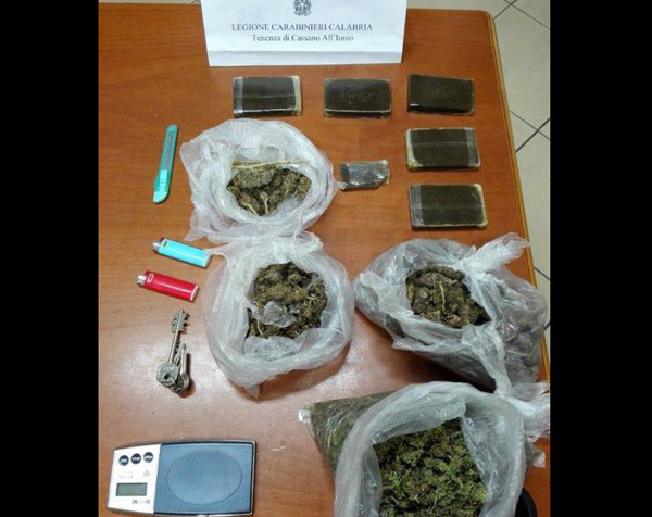 Nascondeva hashish e marijuana, arrestato a Cassano allo Ionio