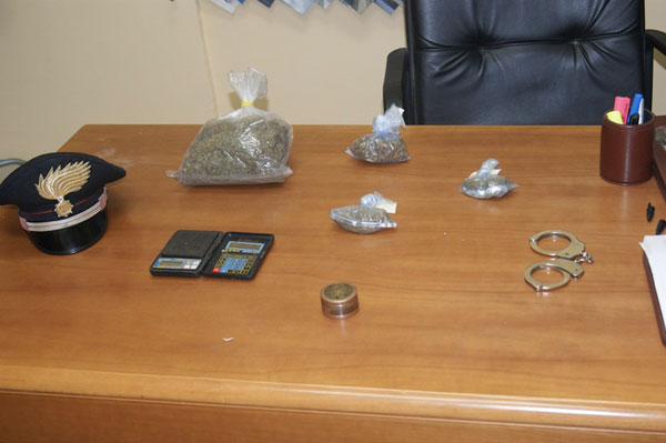 Calabria: Nascondeva in casa 330 grammi di marijuana, arrestato 