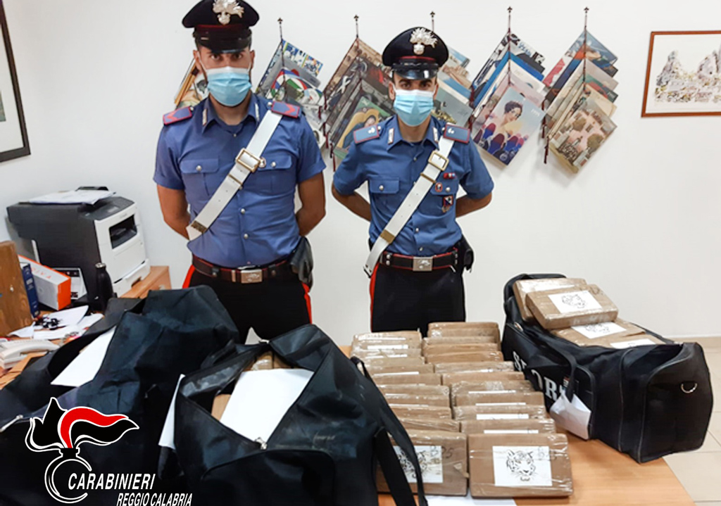 Scoperto maxicarico di cocaina in un tir su A2, un arresto nel Reggino