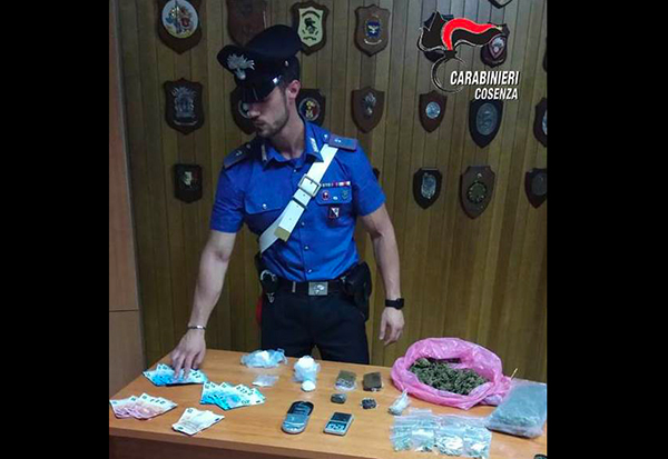 Detenzione e spaccio di stupefacenti, arrestati 3 giovani nel cosentino 