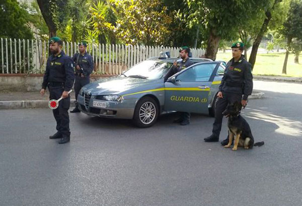 Individuato nel Reggino da Guardia di finanza e unità cinofile uomo con 4,5 kg cocaina
