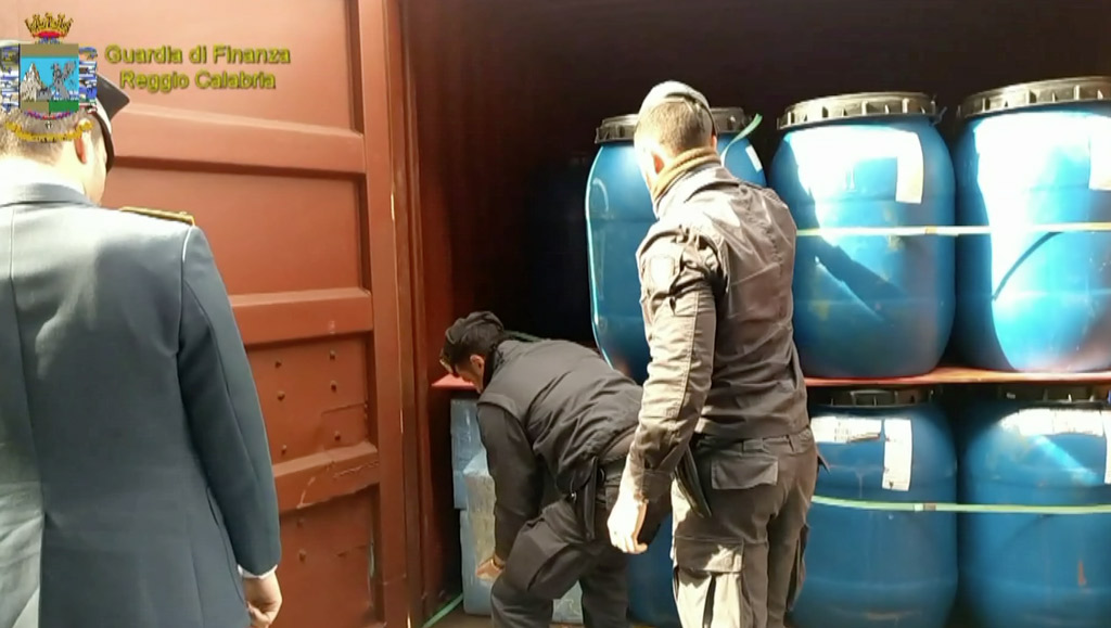 Sequestrati 390 chili di cocaina proveniente dal Brasile al porto di Gioia Tauro - VIDEO