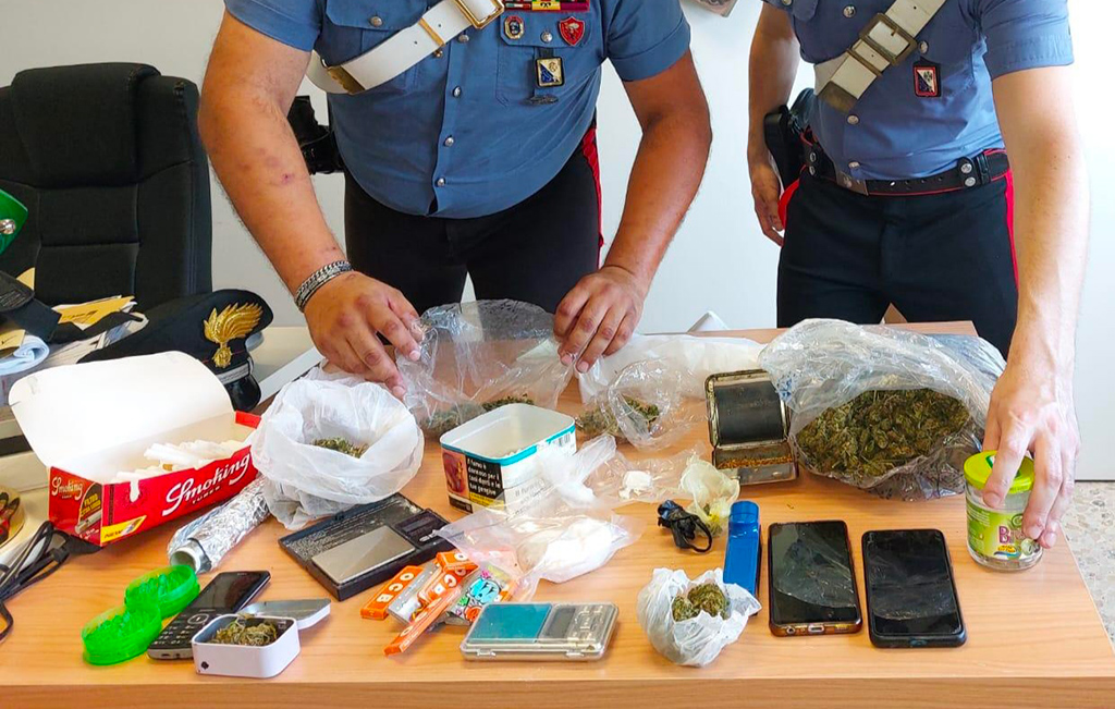 Trovati in casa con dosi pronte per lo spaccio, ai domiciliari due giovani di Cirò Marina