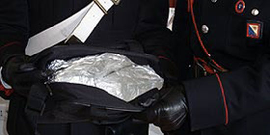 Calabria: Carabinieri scoprono laboratorio droga, tre arresti