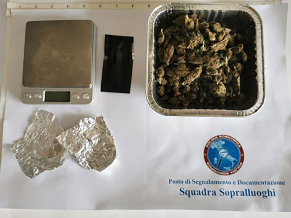 Nascondeva droga in barattolo detersivo, arrestato 29enne a Capistrano