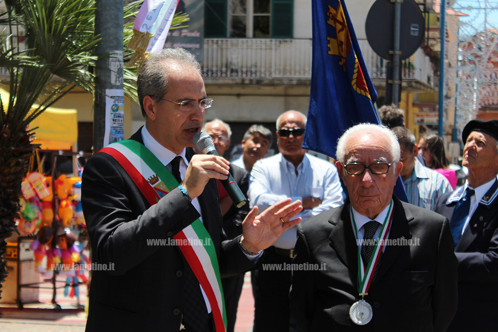 due-giugno-piazza-5-dic6.jpg