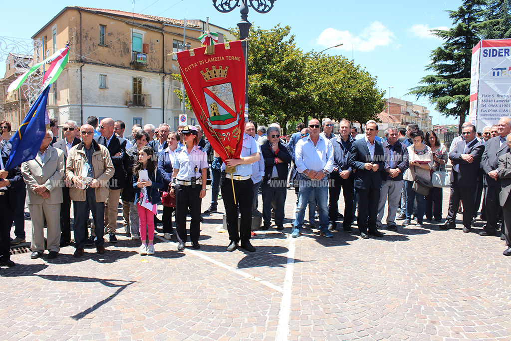 due-giugno-piazza-5-dic7.jpg