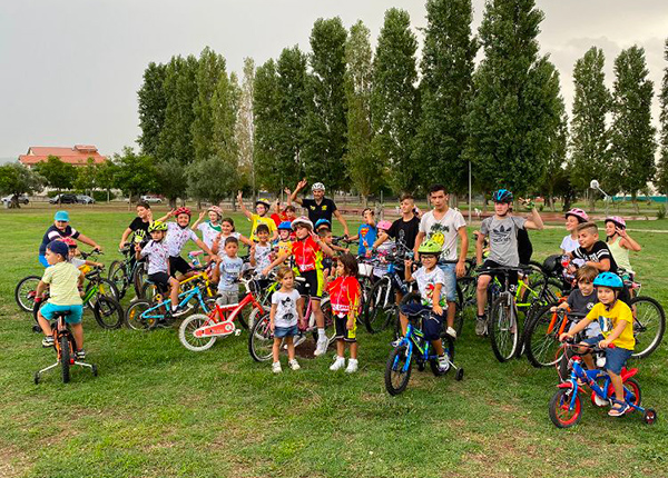 Lamezia, prosegue l’iniziativa “Non solo Calcio”: oltre 40 i bambini affascinati dal mondo del ciclismo
