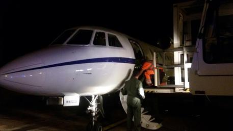 Neonata in pericolo di vita trasportata da Reggio a Roma con aereo militare