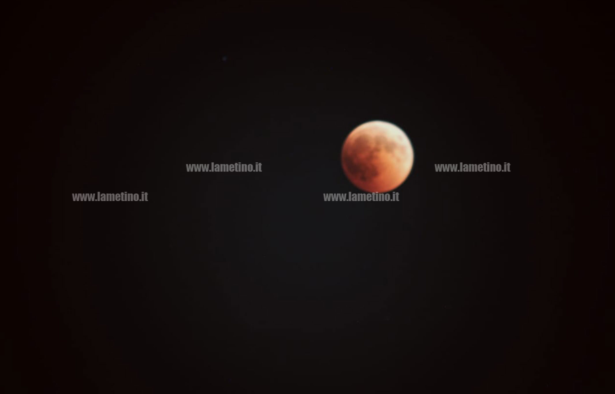 Lamezia, naso all’insù anche in città per ammirare l’eclissi di luna più lunga del secolo
