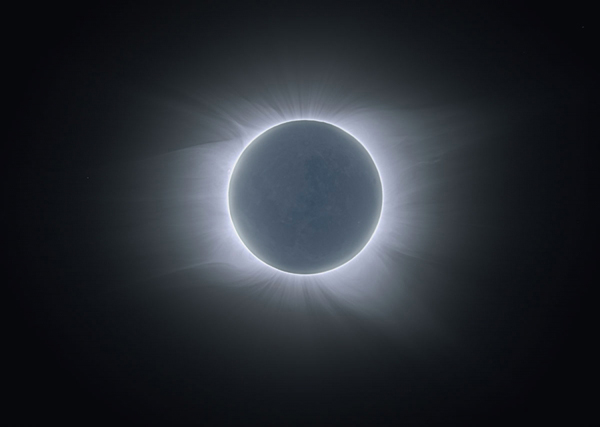 Eclissi parziale di sole visibile anche a Lamezia grazie al bel tempo 