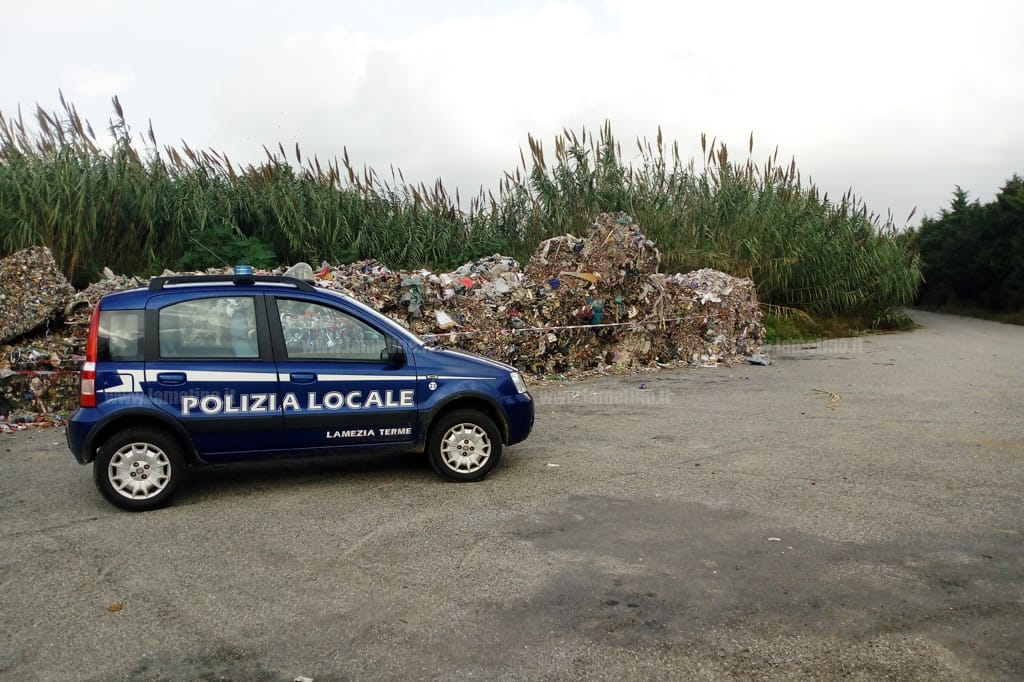 ecoballe-sequestro-lamezia-301019-2.jpg