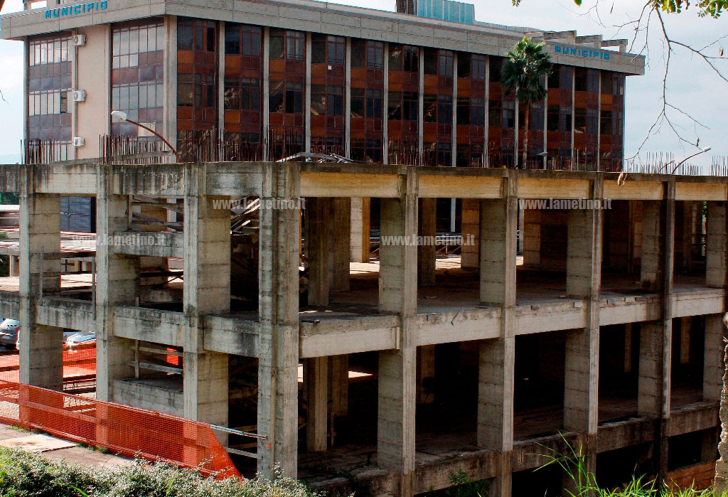 Lamezia: edificio comunale incompiuto, fondi realizzazione destinati a Parco dell'acqua