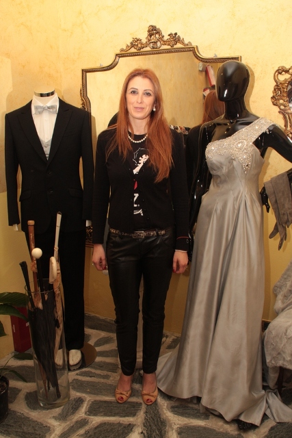 elena_vera_stella_con_sue_creazioni