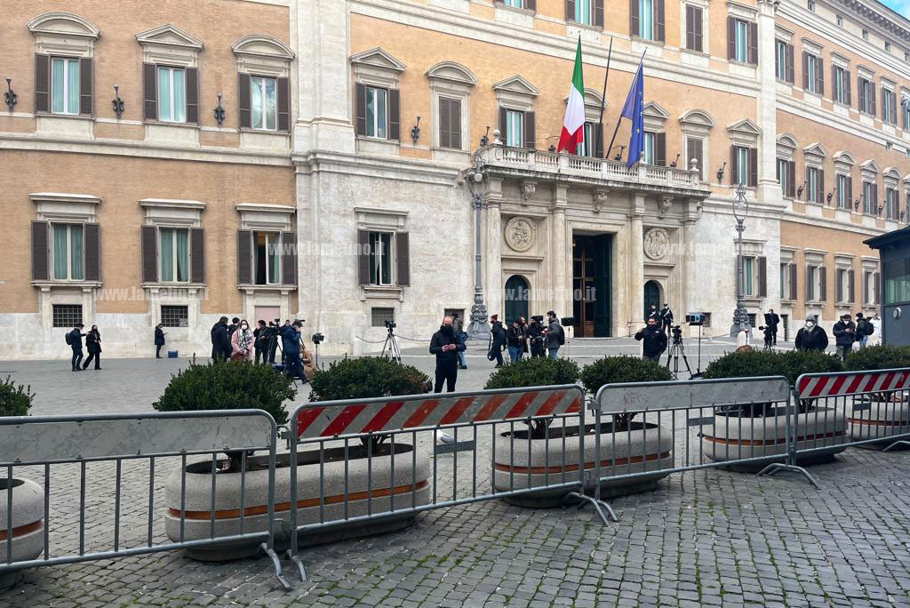 Quirinale, fumata nera al settimo scrutinio: a Mattarella 387 voti