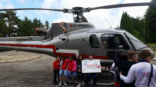 elicottero-con-ragazzi-lucky-friends.jpg