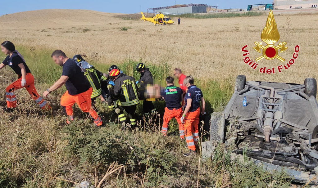 Precipita con auto in un canale di scolo a Cutro, ferito 77enne 