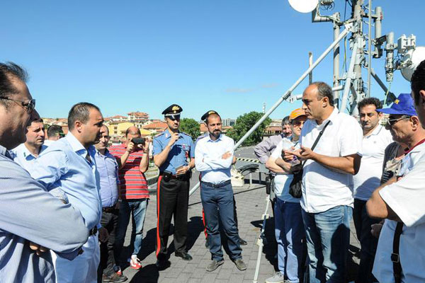 Dipendenti provincia Vibo scendono dal tetto dopo 32 giorni protesta