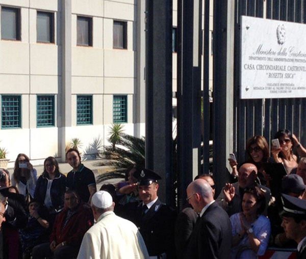 Ergastolani a Papa, carcere vita disumano