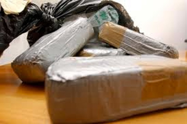 Calabria: Trovato in macchina con oltre 5 kg di eroina, arrestato