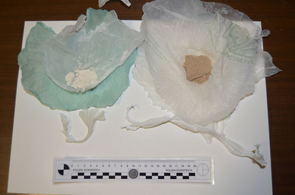 Nascondeva in casa eroina, arrestata ragazza nel crotonese