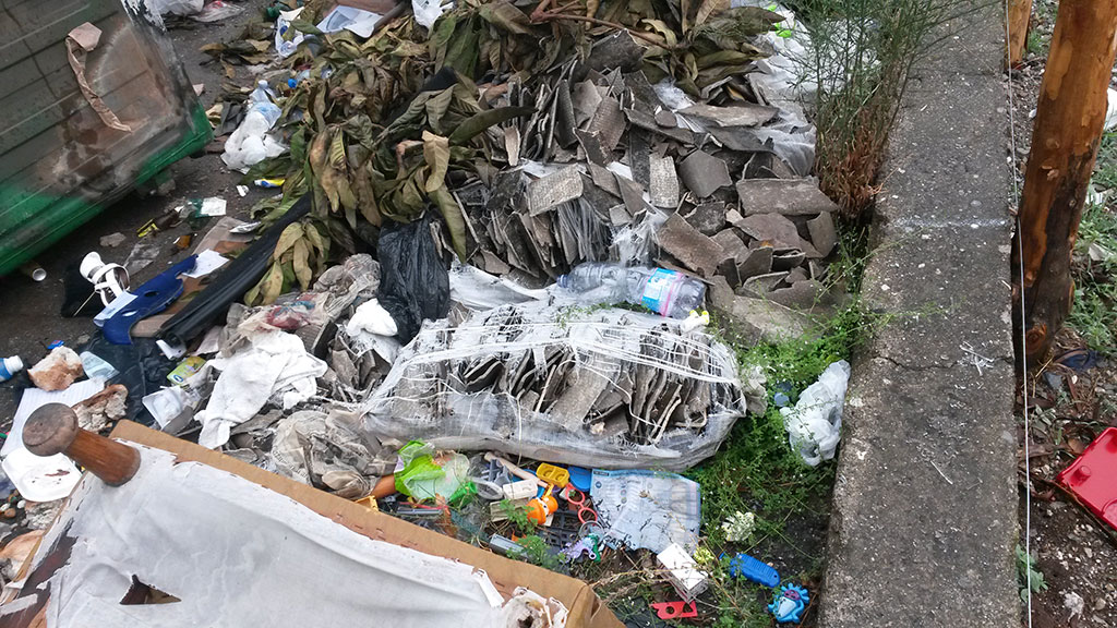 Lamezia, Associazione “Quartiere Capizzaglie” segnala presenza eternit in via dei Bizantini da un mese 