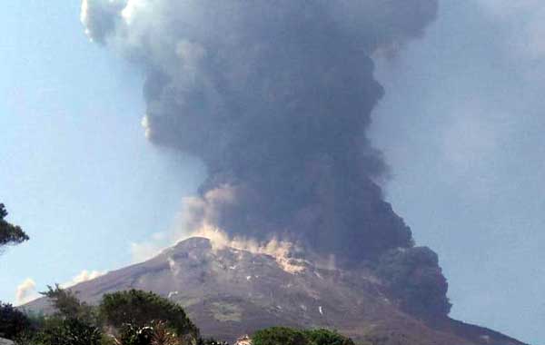 Nuova eruzione Stromboli, paura tra i turisti 