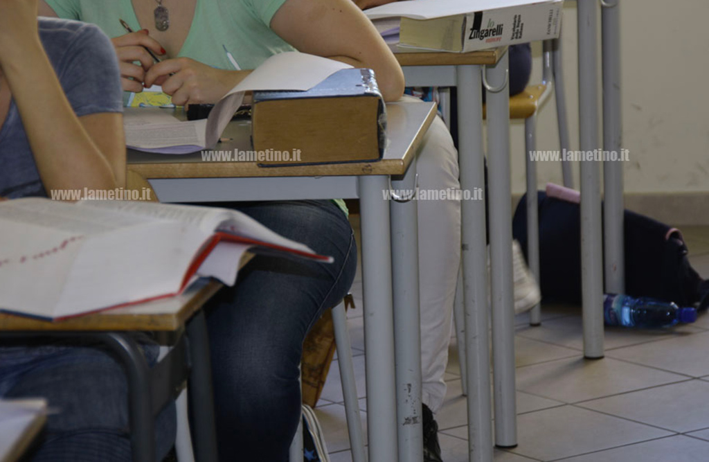 Maturità 2022, tornano le prove scritte. Ministro Bianchi: "Progressivo ritorno alla normalità"