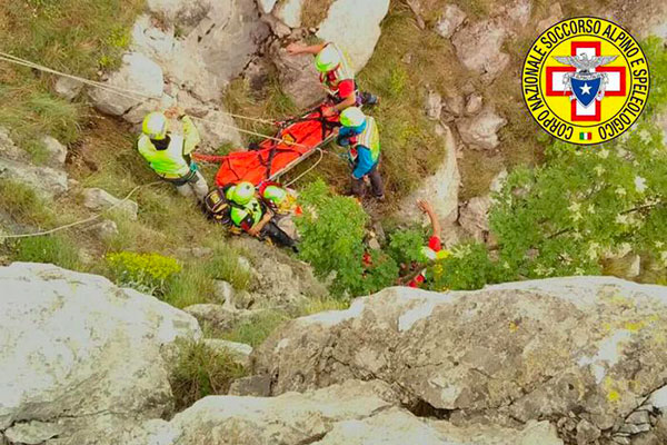 Escursionista scivola su parete, salvata da Soccorso alpino sul Pollino