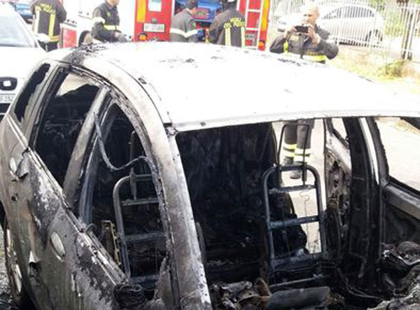 Intimidazione a consigliere comunale di Cosenza, incendiata auto