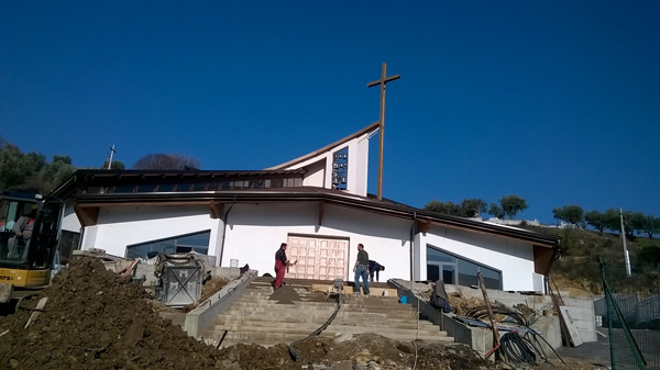 esterno-chiesa-mendicino.jpg