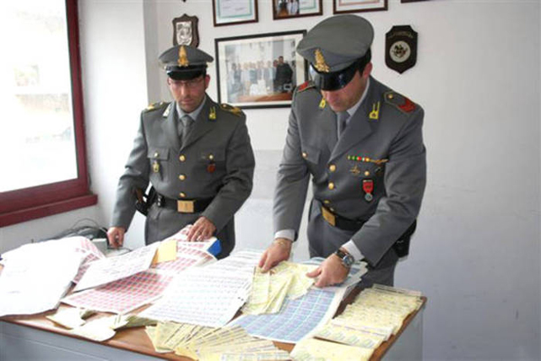 Calabria: Scoperto evasore fiscale, denunciato con 3 impiegati Comune Cirò Marina