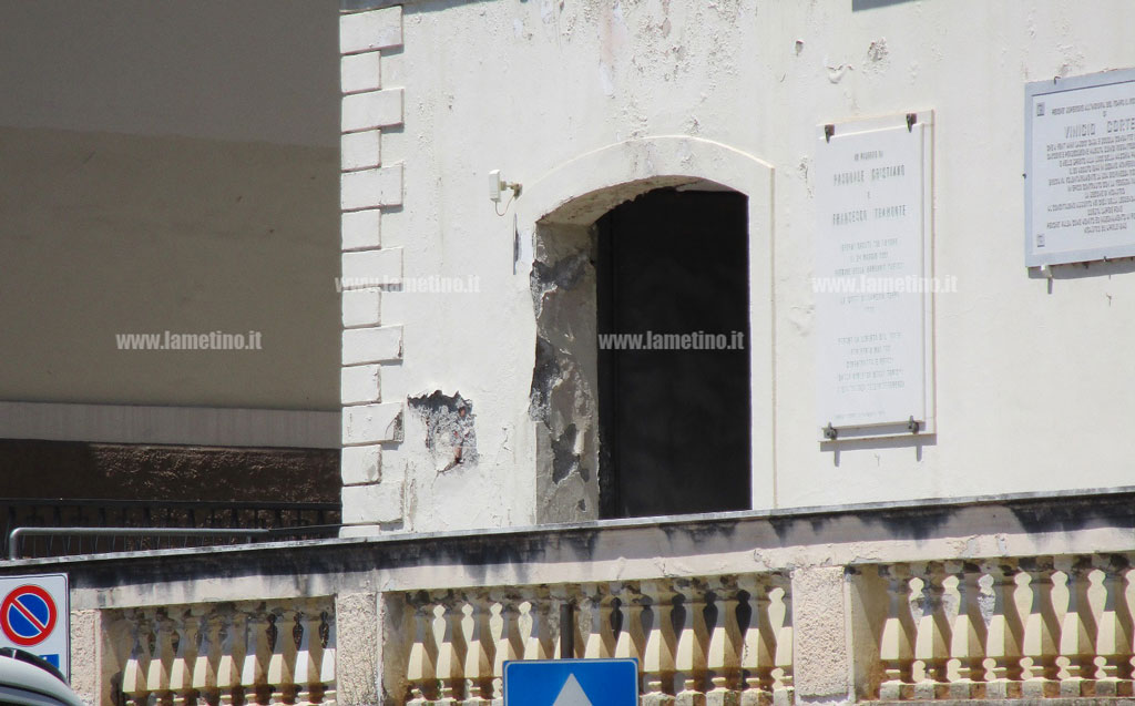 Lamezia, l'ex palazzo di Città nel degrado: bene storico che rischia di cadere a pezzi