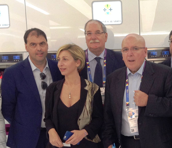 Calabria: Oliverio ha inaugurato lo spazio Vinitaly Calabria all'Expo