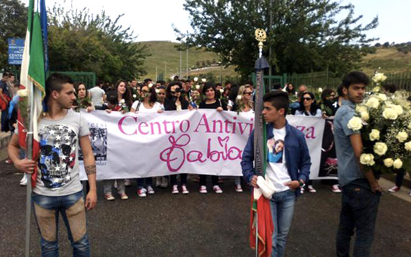 Calabria: Corteo per primo anniversario omicidio Fabiana Luzzi