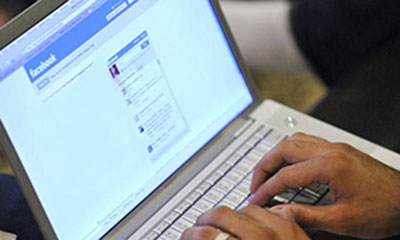 Calabria: Ai domiciliari chattava su facebook, arrestato esponente cosca