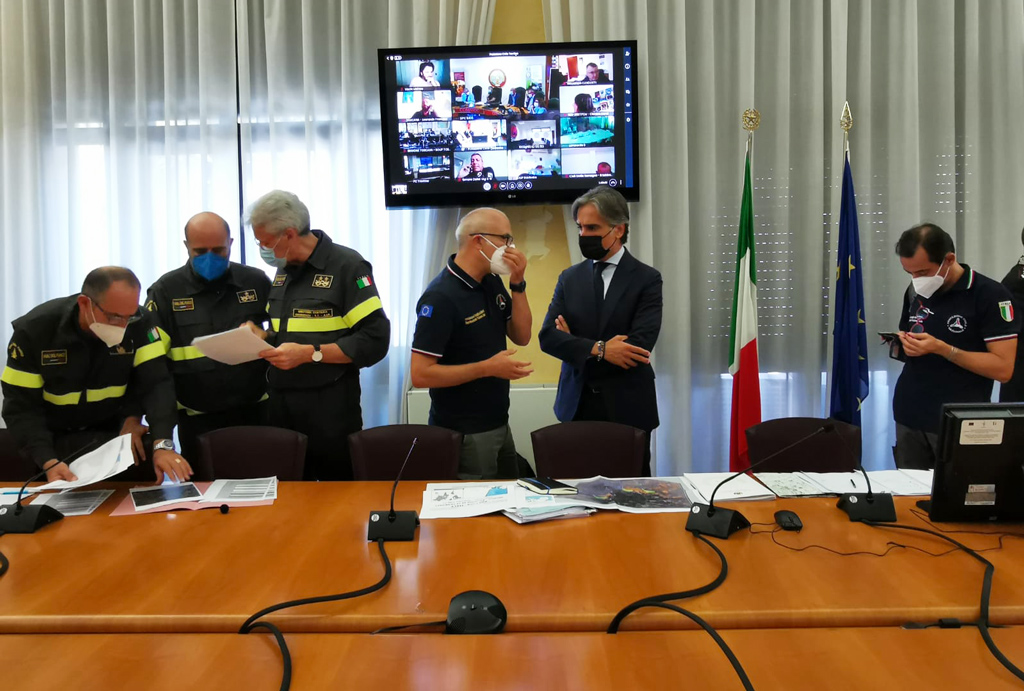 Emergenza incendi, capo Protezione civile nazionale a Reggio: "Situazione in miglioramento, Governo vicino alla Calabria"