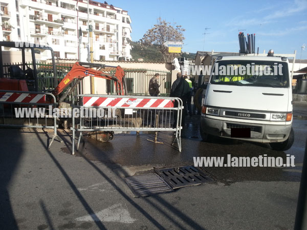 falla-acqua-via-colelli-gennaio-2014.jpg